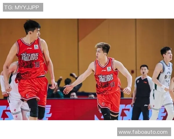 广厦与四川比赛争议引发热议球迷与专家各执己见探讨裁判判罚合理性