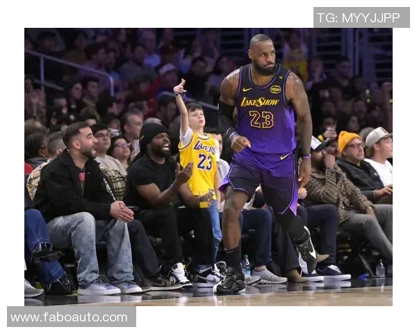 詹姆斯：篮球场上的传奇之路与无尽荣耀的背后故事