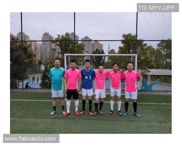 南京足球队团队协作深度解析与其他球队对比分析