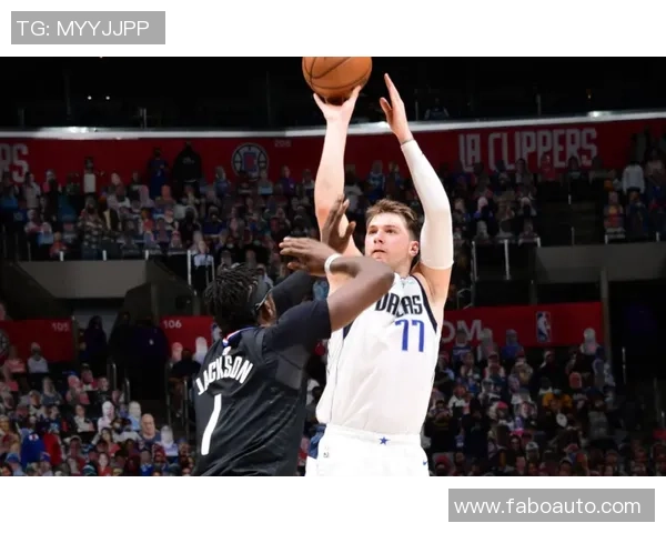 快船与独行侠激战正酣谁能在季后赛中笑到最后