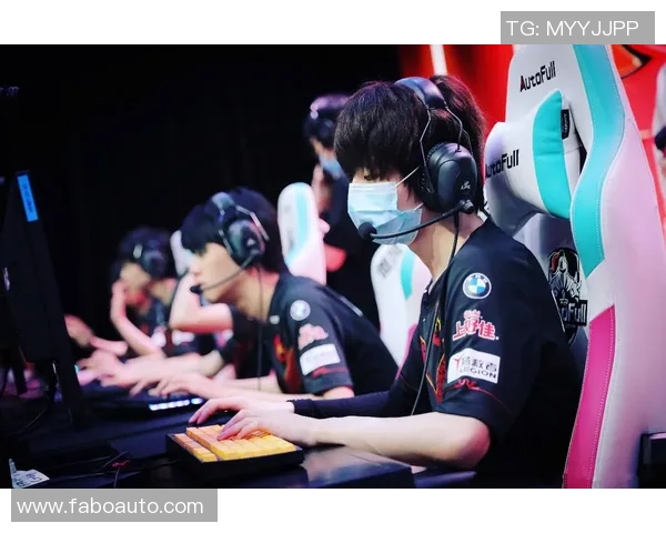 FPX战队团队协作解析与英雄联盟赛场表现的深度探讨